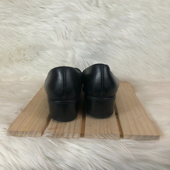 Munro American Stretch Fabric Block Chunky Heel - Picture 3 of 6